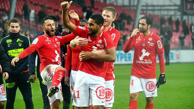 Soi kèo bóng đá 88FUN trận Nimes vs Brest, 23/8/2020 – VĐQG Pháp [Ligue 1]