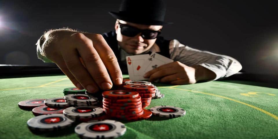 Những đặc điểm có thể chỉ ra một người chơi Poker yếu kém Nhung dac diem co the chi ra mot nguoi choi Poker yeu kem