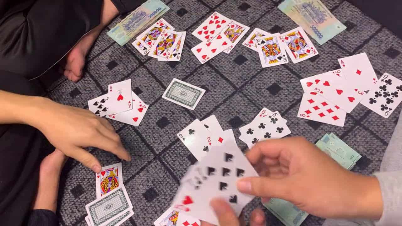 Những điểm tương đồng giữa tiến lên miền Nam và tiến lên miền Bắc? Nhung diem tuong dong giua tien len mien Nam va tien len mien Bac?