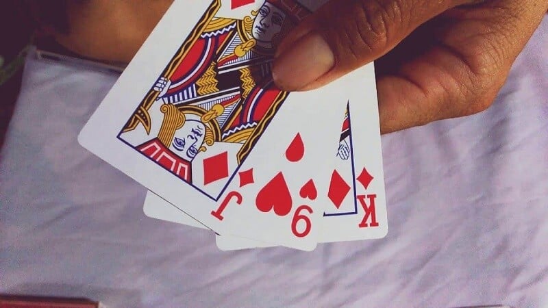 Tìm hiểu và cách chơi bài tới trắng trong game Tiến lên miền Nam Tim hieu va cach choi bai toi trang trong game Tien len mien Nam